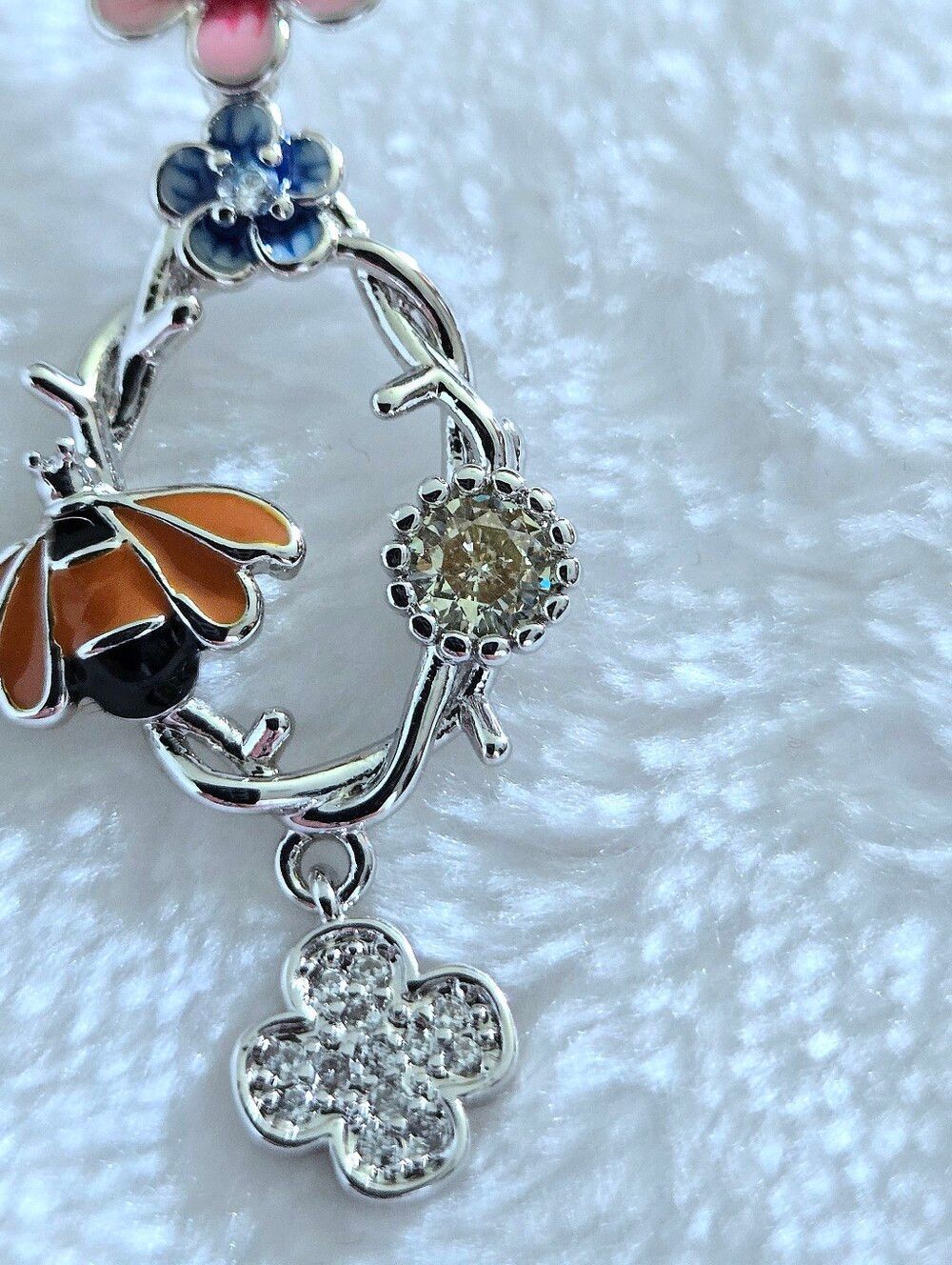Cote d'Argent Whimsical🧚♀️ Bee🐝 and Flowers🌸 Earrings - NWT - Picture 15 of 16